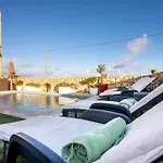 Alojamento de Acomodação e Pequeno-almoço Ajuga Luxury Boutique 4*