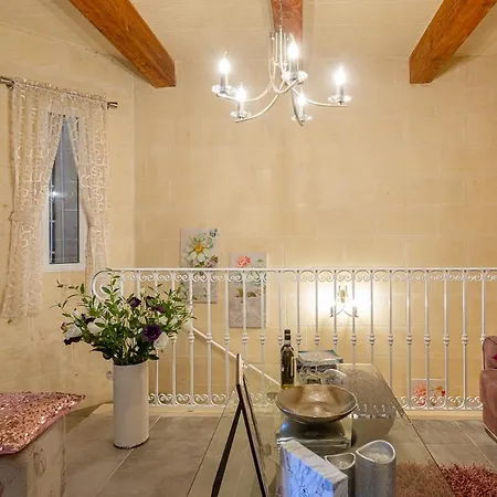 Ajuga Luxury Boutique לינה וארוחת בוקר 4*