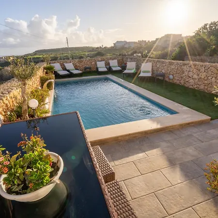 Ajuga Luxury Boutique 4*