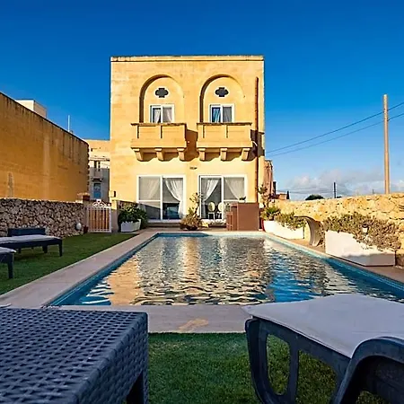 Ajuga Luxury Boutique 4*