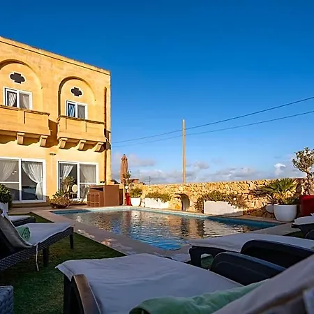 Ajuga Luxury Boutique Couette-café Qala