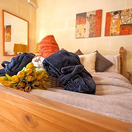 Ajuga Luxury Boutique Couette-café 4*